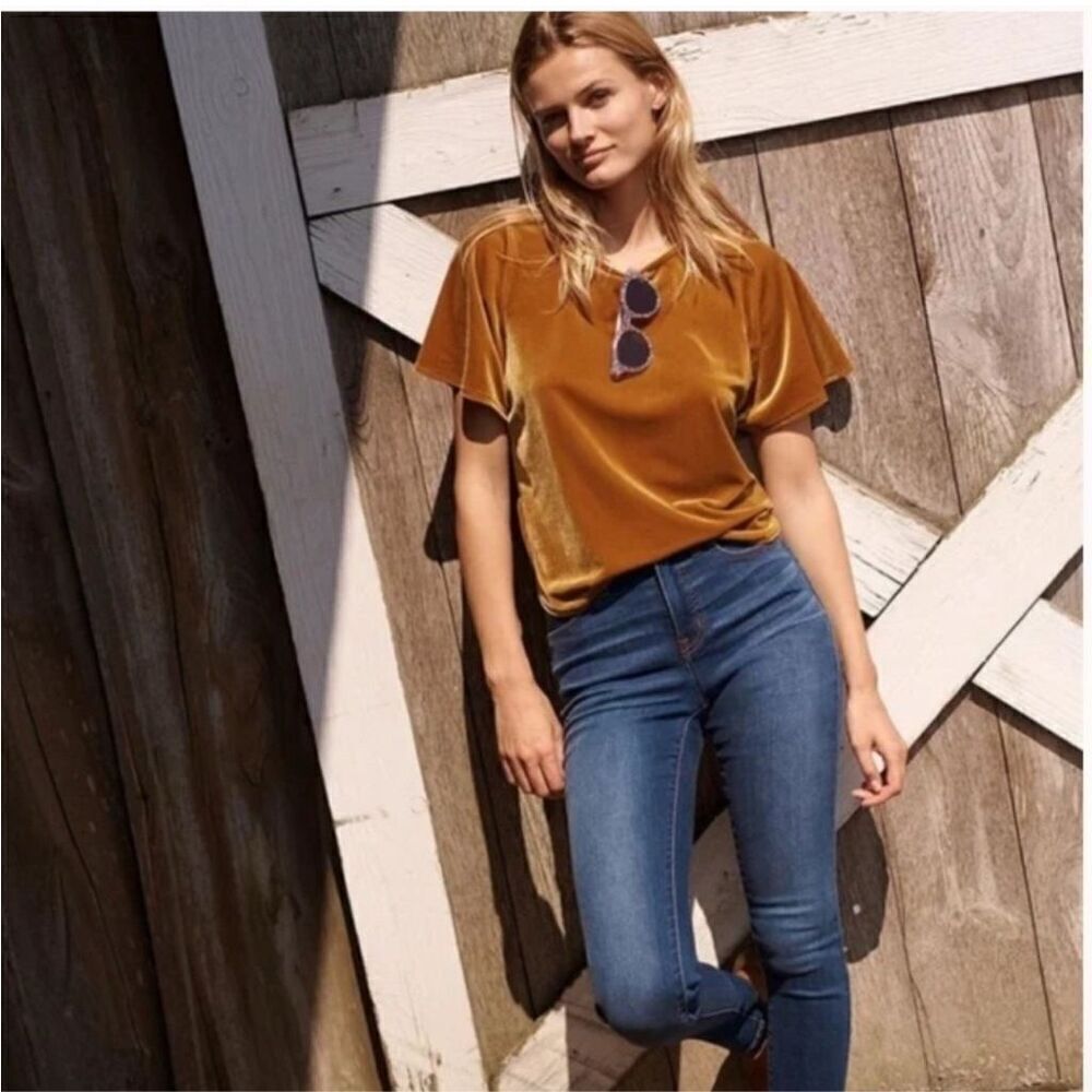 Madewell Gold velvet short flutter sleeve top M